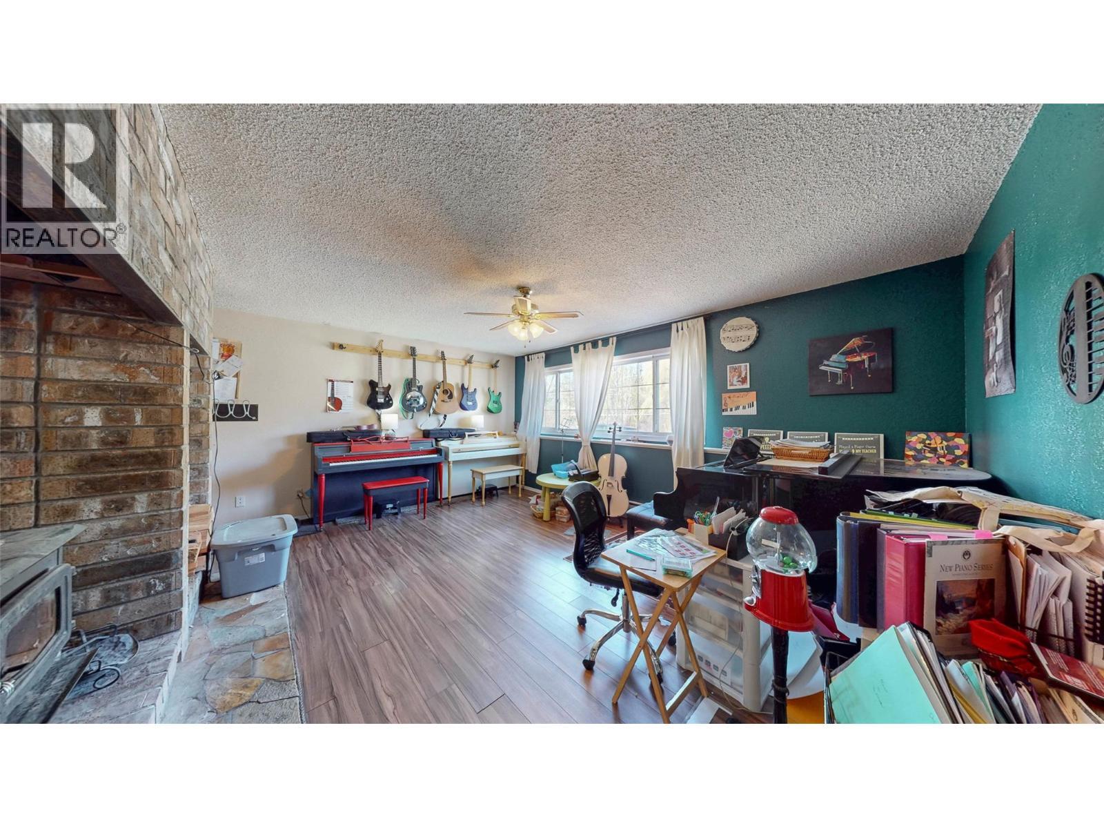 6743 Meadows Drive, Oliver, BC - Indoor With Fireplace