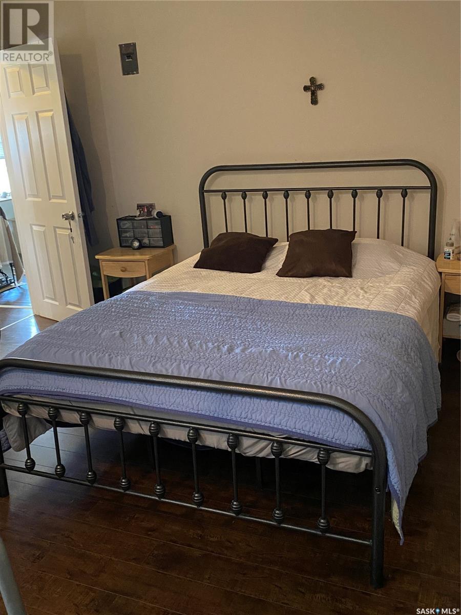 214 Main Street, Midale, SK - Indoor Photo Showing Bedroom