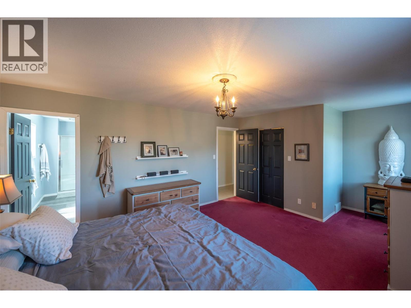 445 5 Road, Oliver, BC - Indoor Photo Showing Bedroom