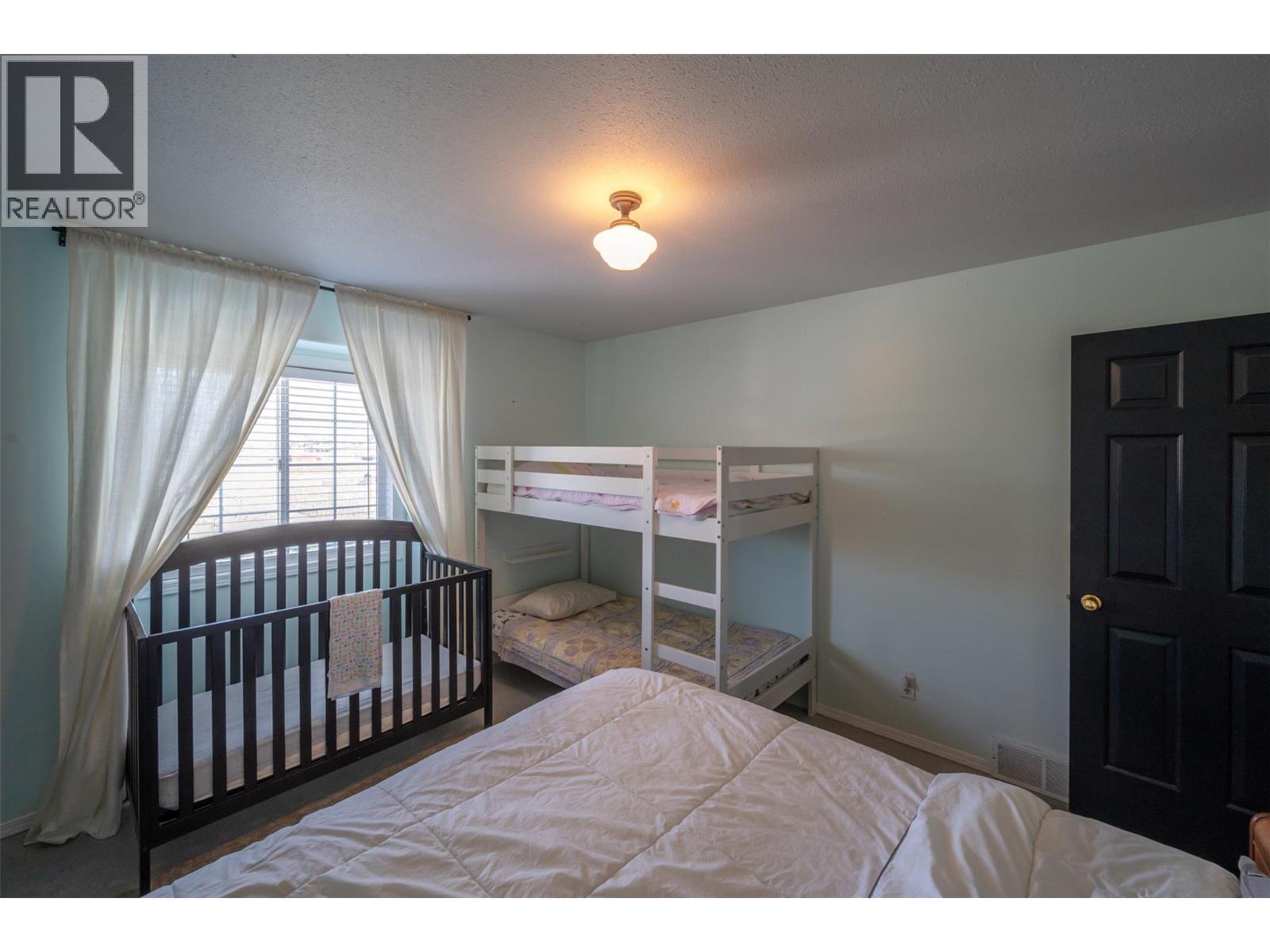 445 5 Road, Oliver, BC - Indoor Photo Showing Bedroom
