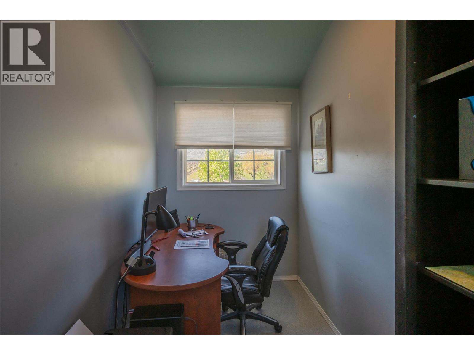 445 5 Road, Oliver, BC - Indoor Photo Showing Office