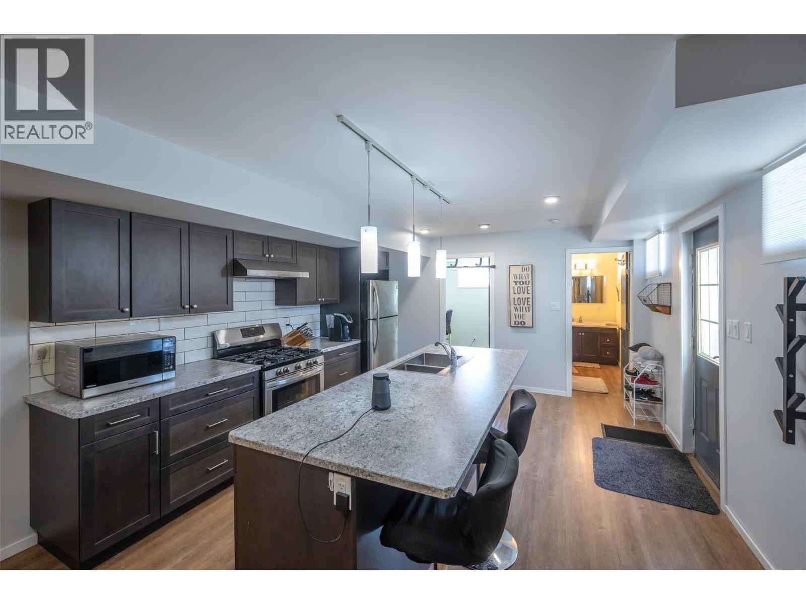 445 5 Road, Oliver, BC - Indoor Photo Showing Kitchen With Double Sink