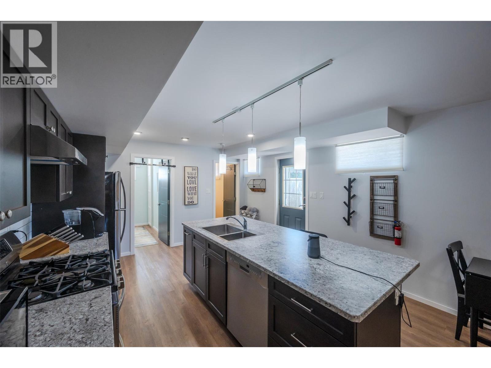 445 5 Road, Oliver, BC - Indoor Photo Showing Kitchen With Double Sink