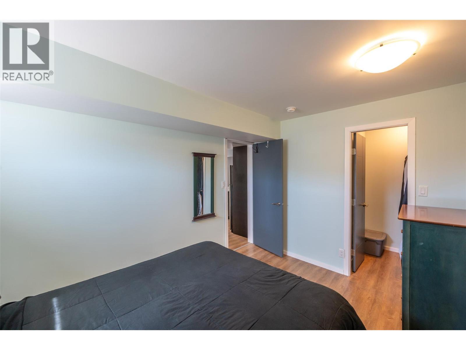 445 5 Road, Oliver, BC - Indoor Photo Showing Bedroom