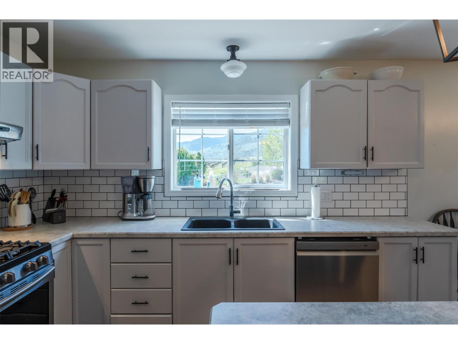 445 5 Road, Oliver, BC - Indoor Photo Showing Kitchen With Double Sink