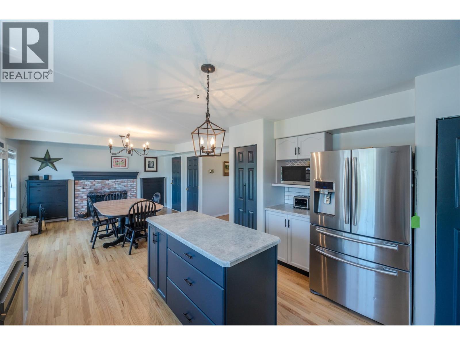445 5 Road, Oliver, BC - Indoor Photo Showing Kitchen