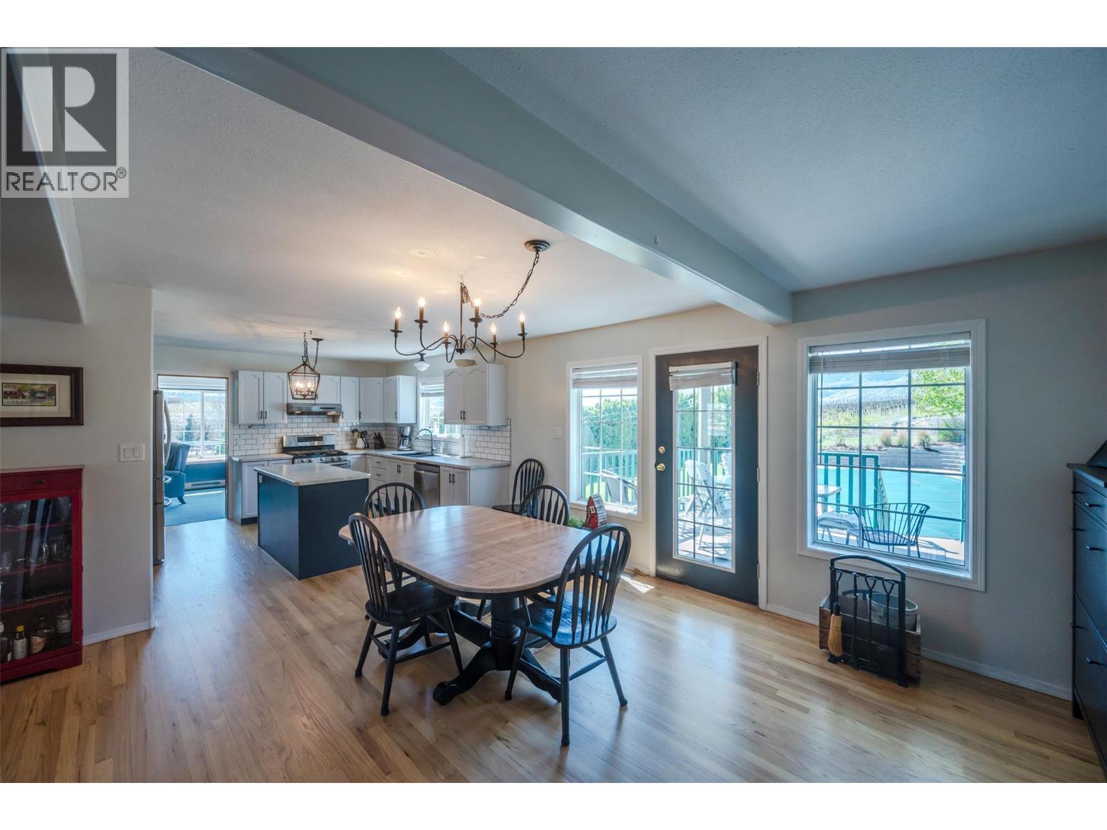 445 5 Road, Oliver, BC - Indoor Photo Showing Dining Room