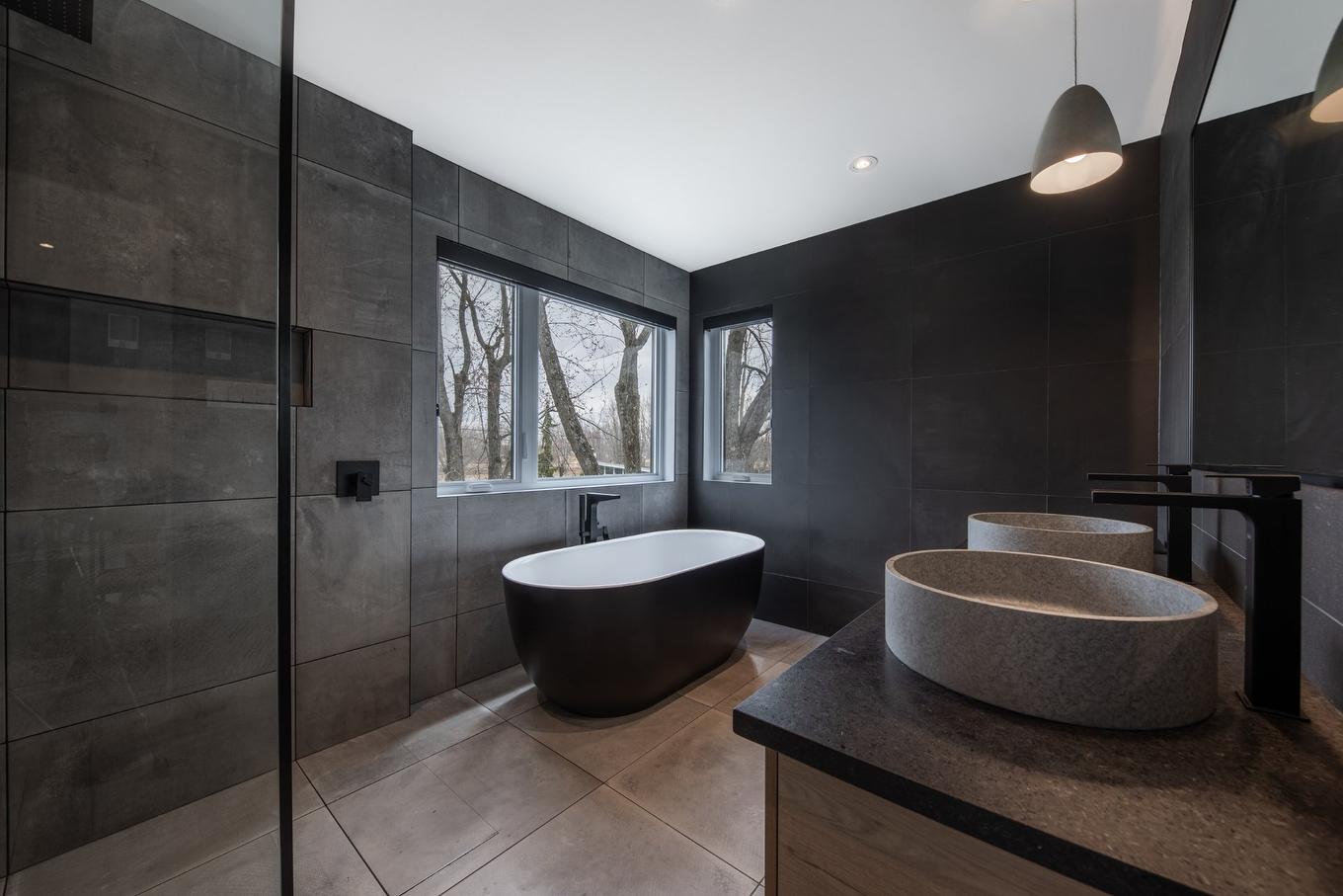 Bathroom - 385 15E Avenue E., Venise-En-Québec, QC - Indoor Photo Showing Bathroom