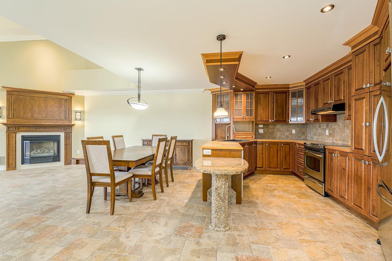 Kitchen - 410-2085 Place Du Club-Memphré, Magog, QC - Indoor With Fireplace