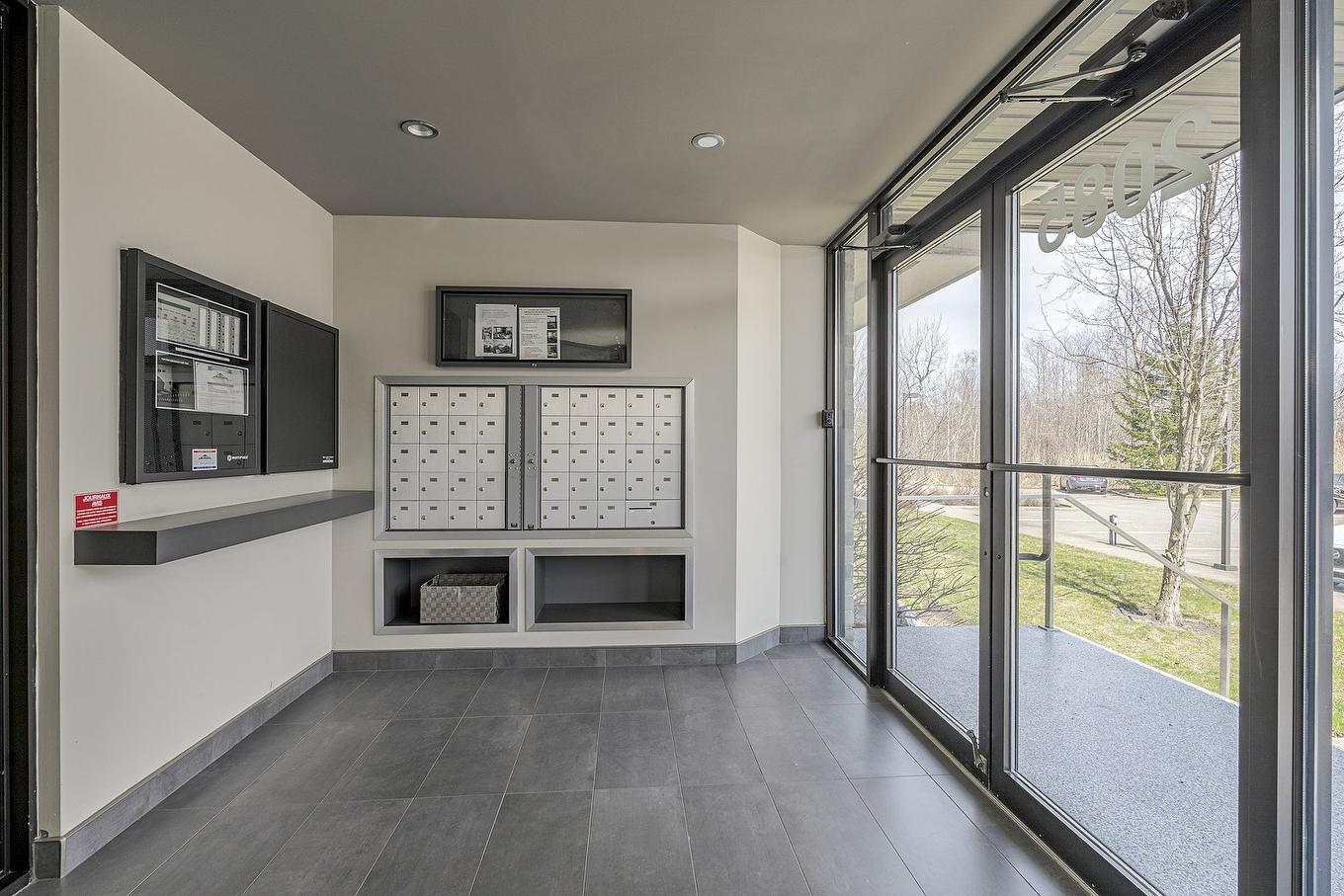 Hall - 410-2085 Place Du Club-Memphré, Magog, QC - Indoor Photo Showing Other Room