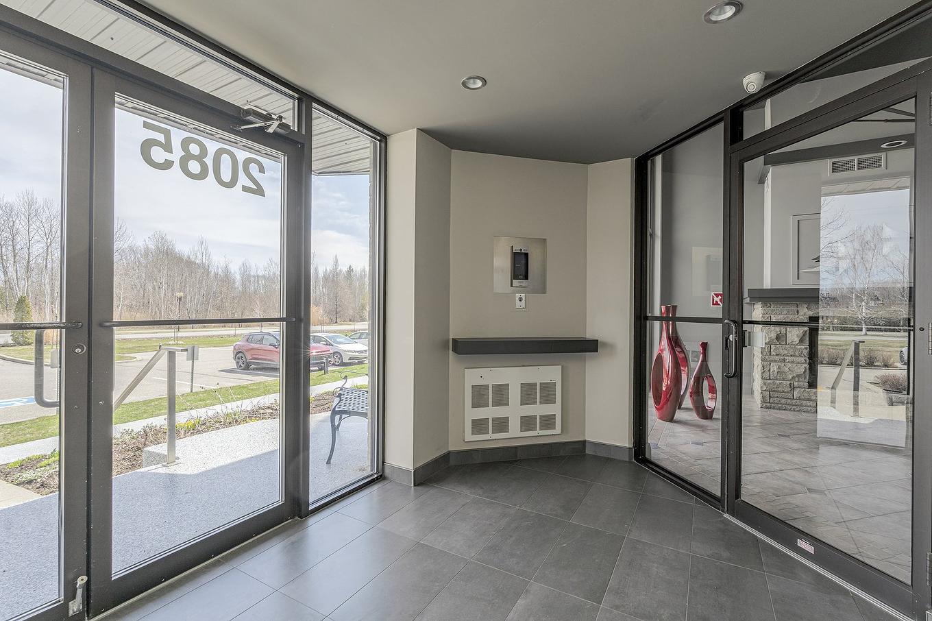 Hall - 410-2085 Place Du Club-Memphré, Magog, QC - Indoor Photo Showing Other Room