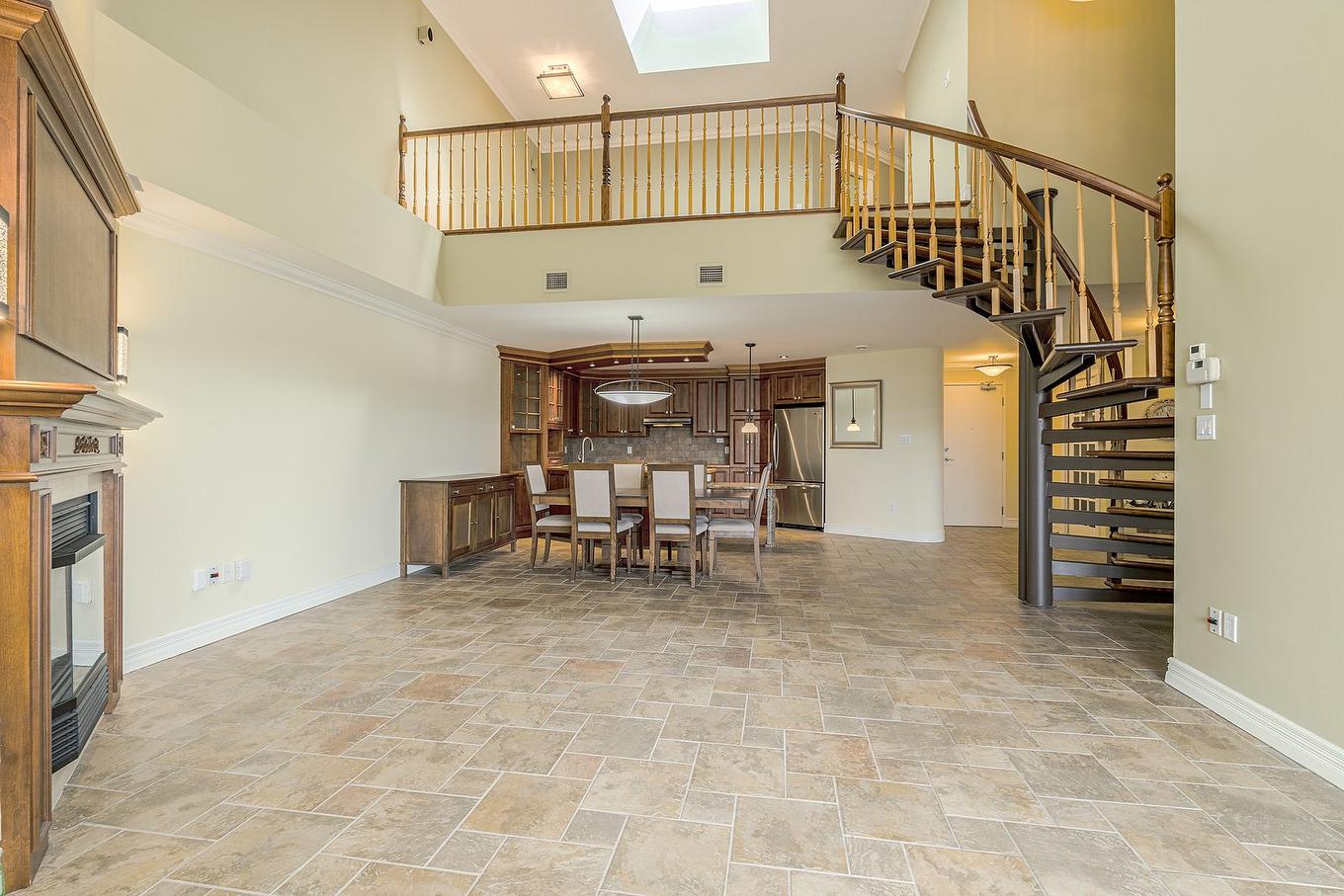 Living room - 410-2085 Place Du Club-Memphré, Magog, QC - Indoor Photo Showing Other Room