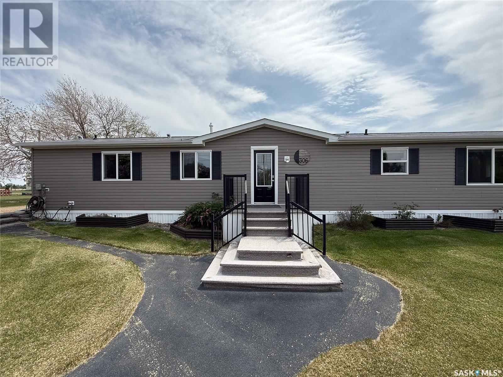 306 2Nd Avenue W, Climax, SK