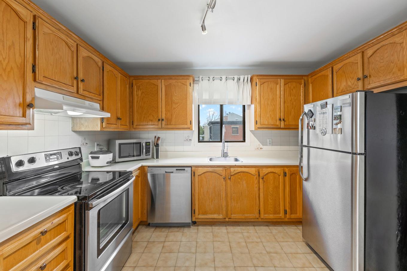 Kitchen - 6-205 Rue Rouville, Longueuil (Le Vieux-Longueuil), QC - Indoor Photo Showing Kitchen