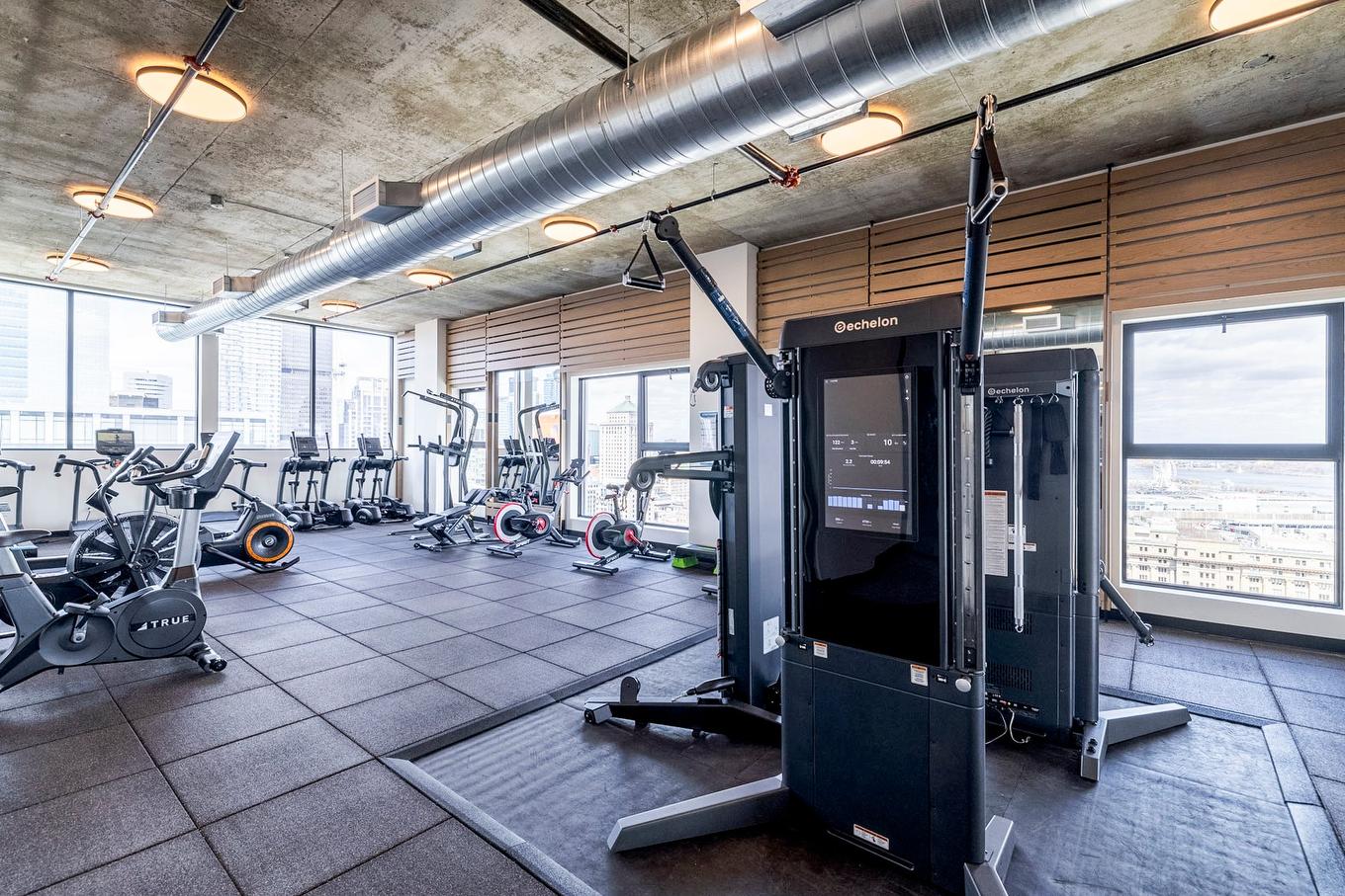 Exercise room - 2220-245 Boul. Robert-Bourassa, Montréal (Ville-Marie), QC - Indoor Photo Showing Gym Room