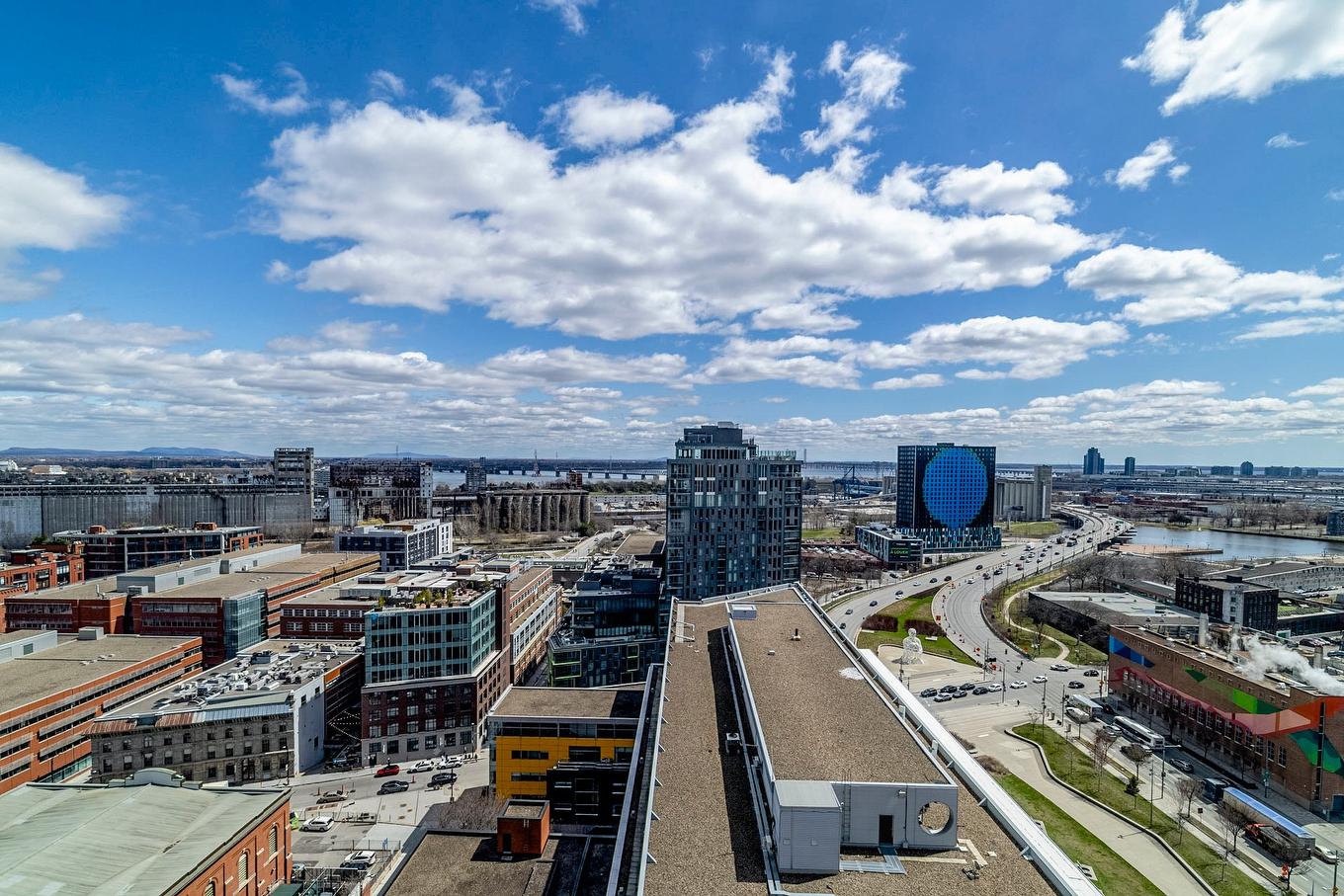 Overall view - 2220-245 Boul. Robert-Bourassa, Montréal (Ville-Marie), QC - Outdoor With View