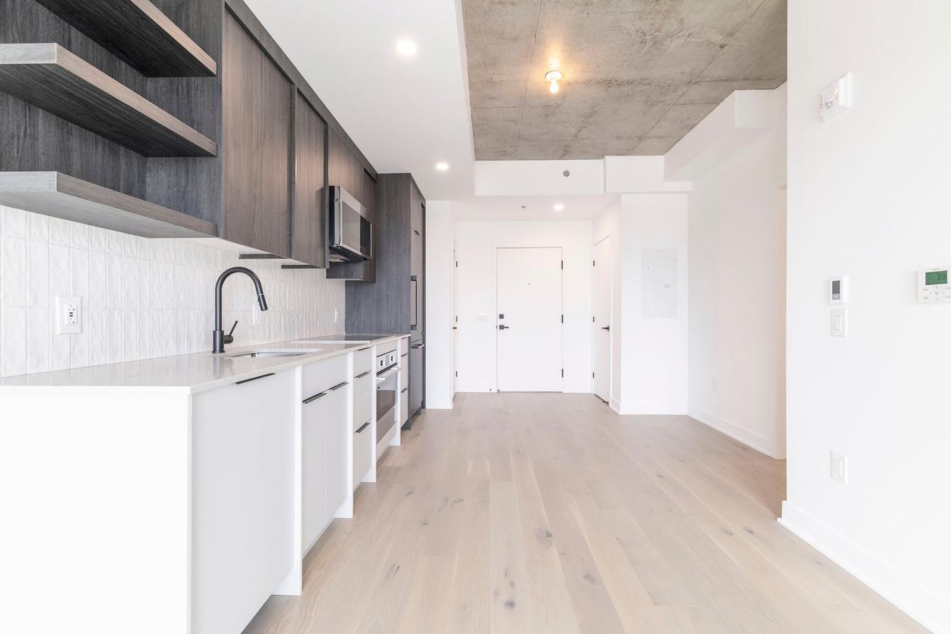 Kitchen - 2220-245 Boul. Robert-Bourassa, Montréal (Ville-Marie), QC - Indoor