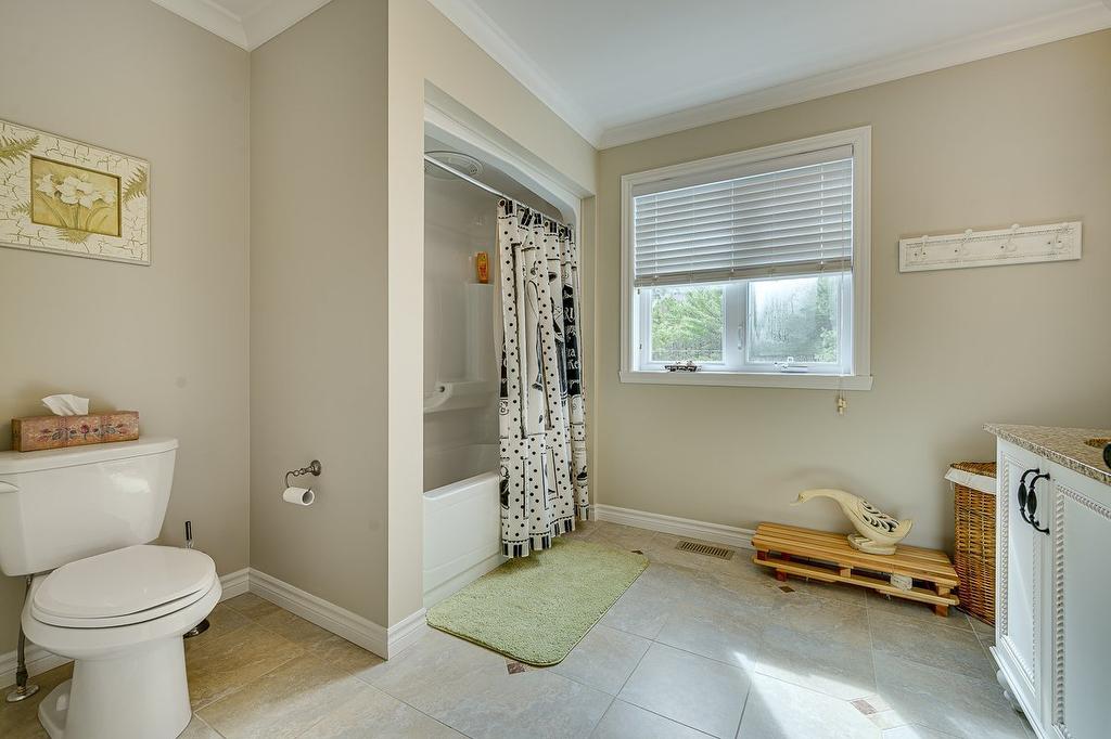 Bathroom - 500 Rue Des Rosiers, Sainte-Adèle, QC - Indoor Photo Showing Bathroom