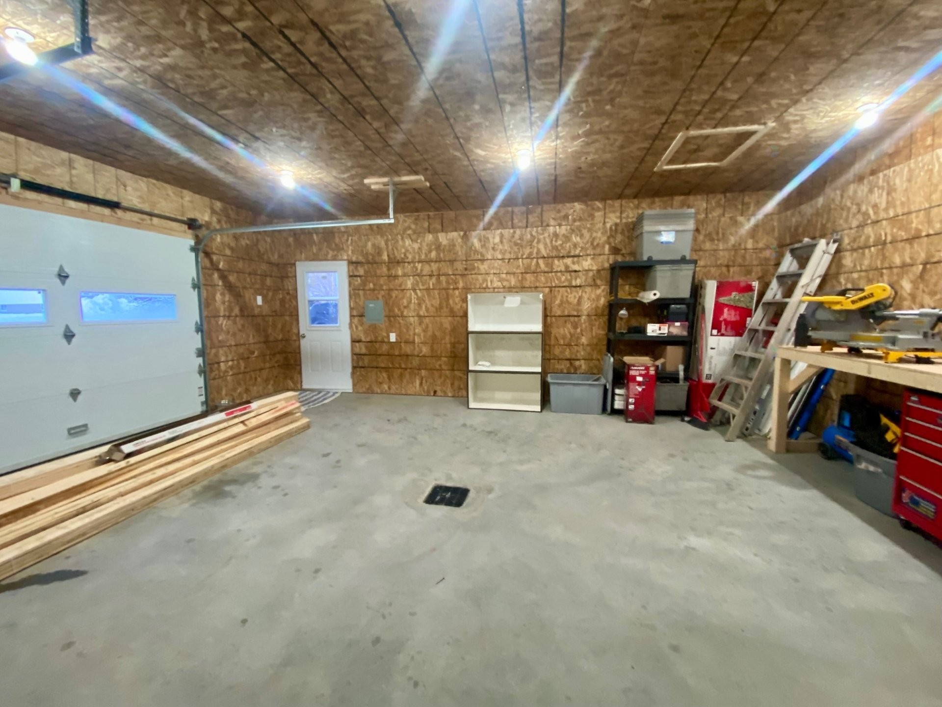 Garage - 132 Rue Lafort, Témiscaming, QC - Indoor Photo Showing Garage