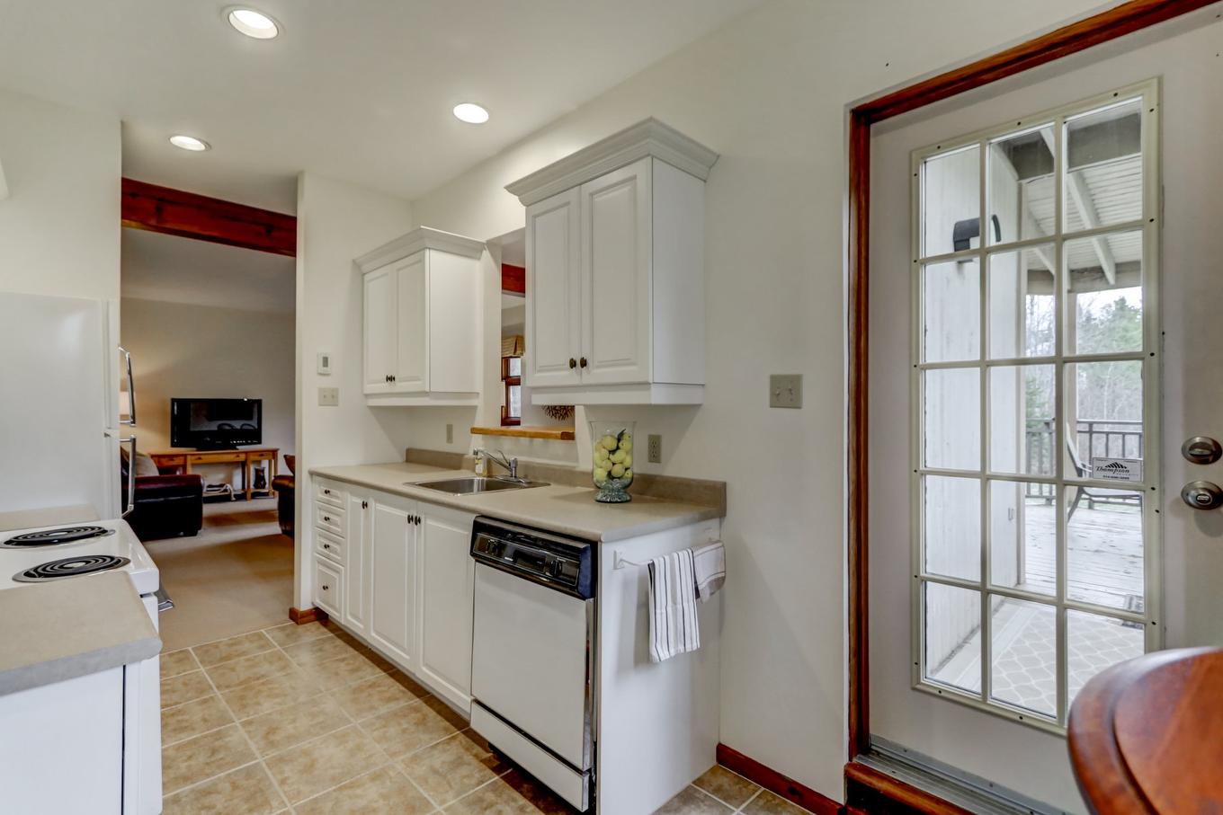 Kitchen - 2-107 Ch. De L'Érablière, Mont-Tremblant, QC - Indoor Photo Showing Kitchen