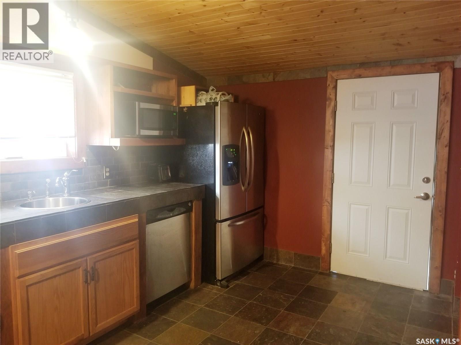 1937 Halifax Street, Regina, SK - Indoor Photo Showing Kitchen
