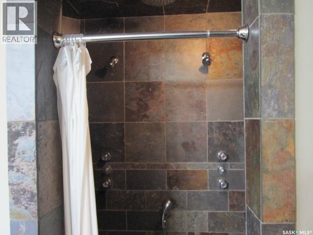 1937 Halifax Street, Regina, SK - Indoor Photo Showing Bathroom