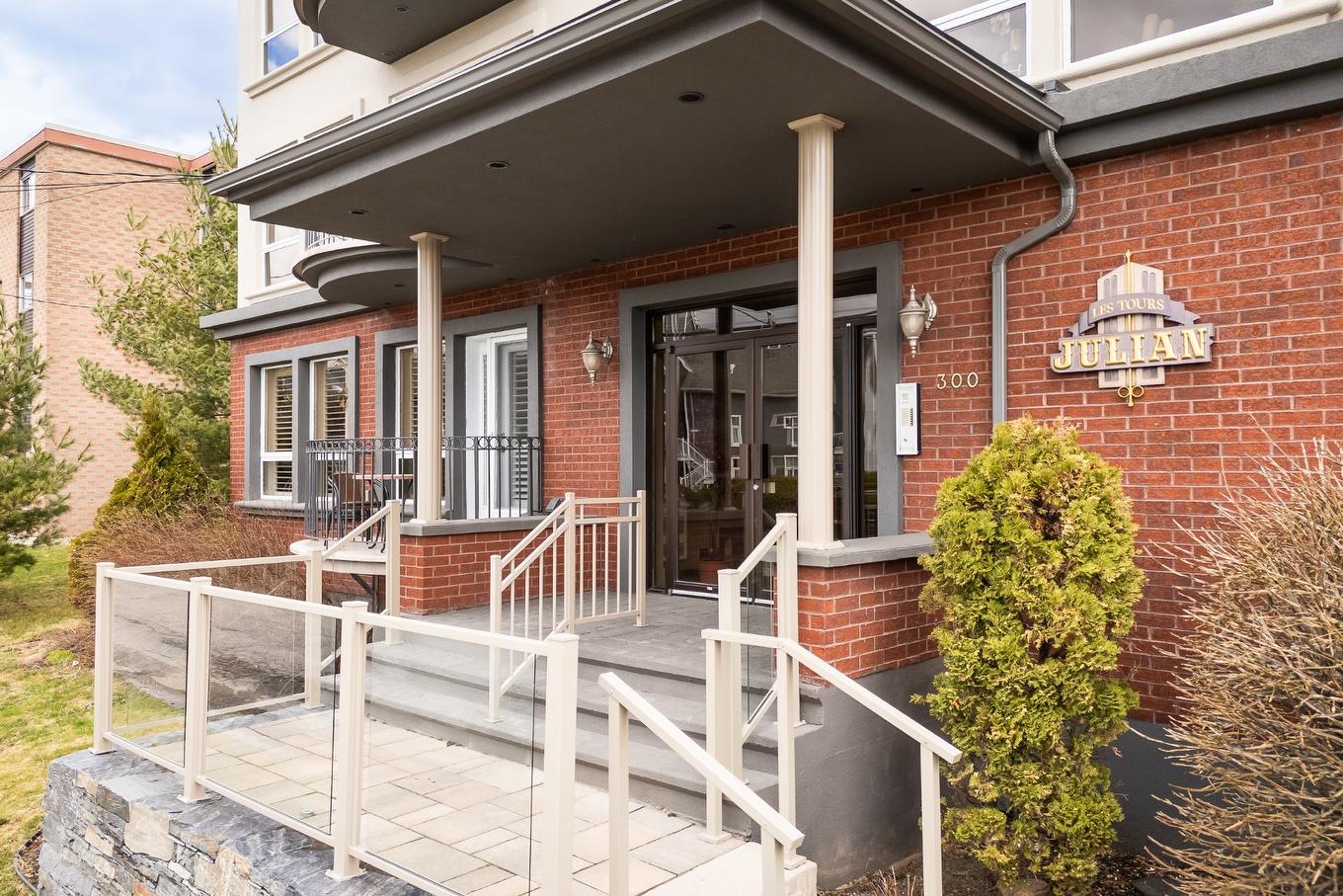 Frontage - 4-300 Rue Du Moulin, Magog, QC - Outdoor