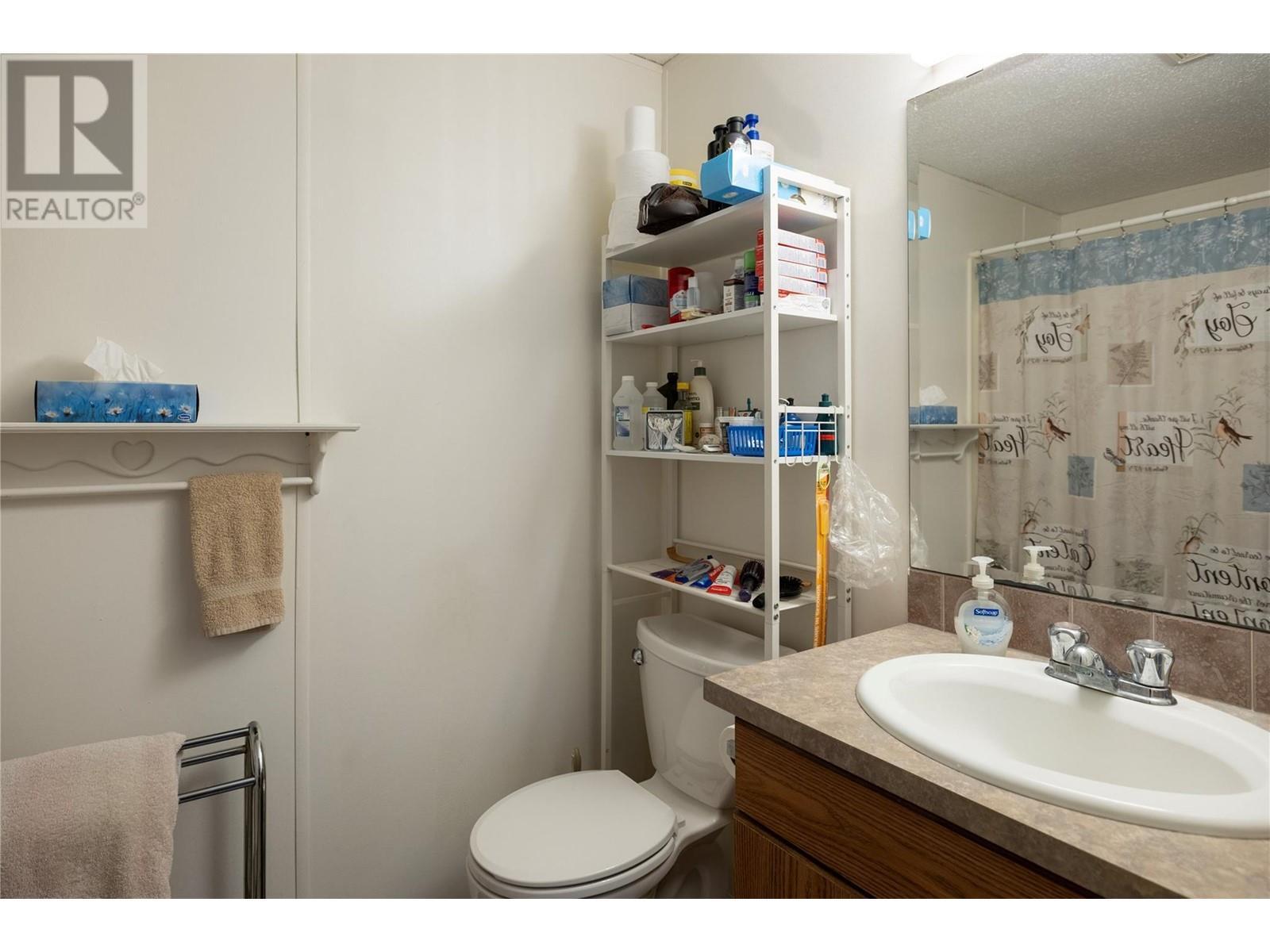 6740 Highway 97A Highway, Grindrod, BC - Indoor Photo Showing Bathroom