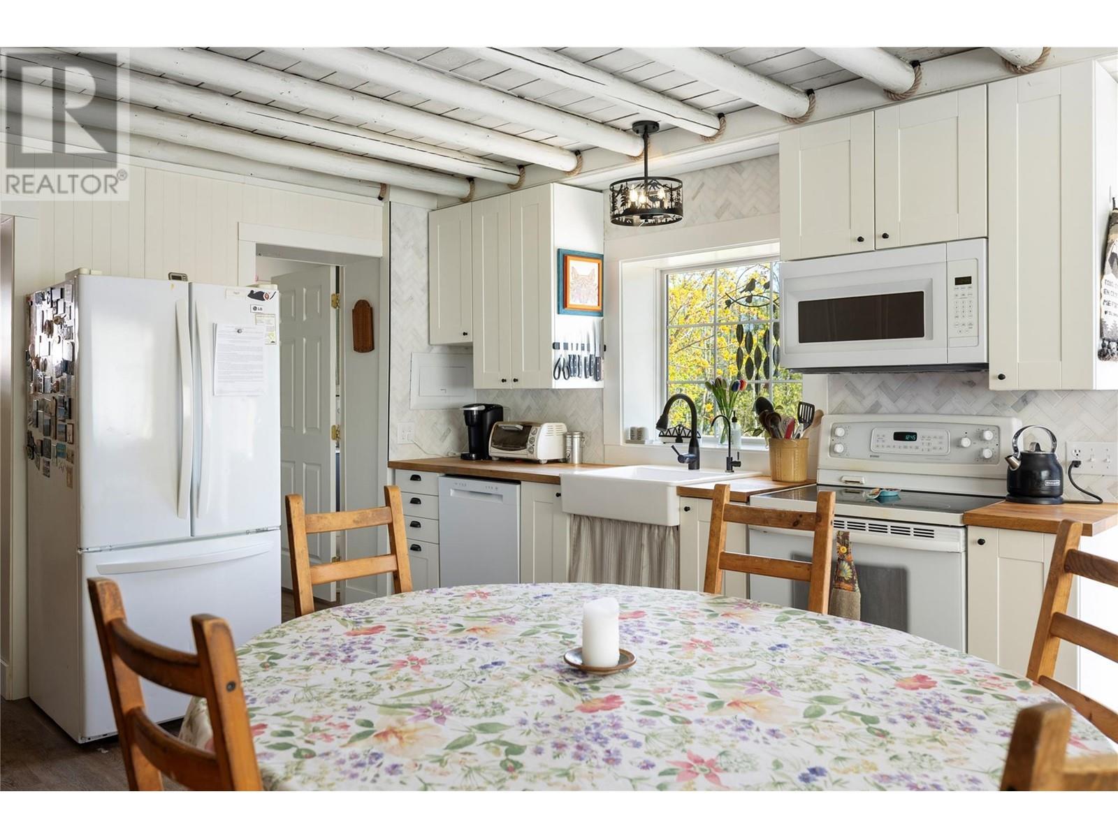 6740 Highway 97A Highway, Grindrod, BC - Indoor