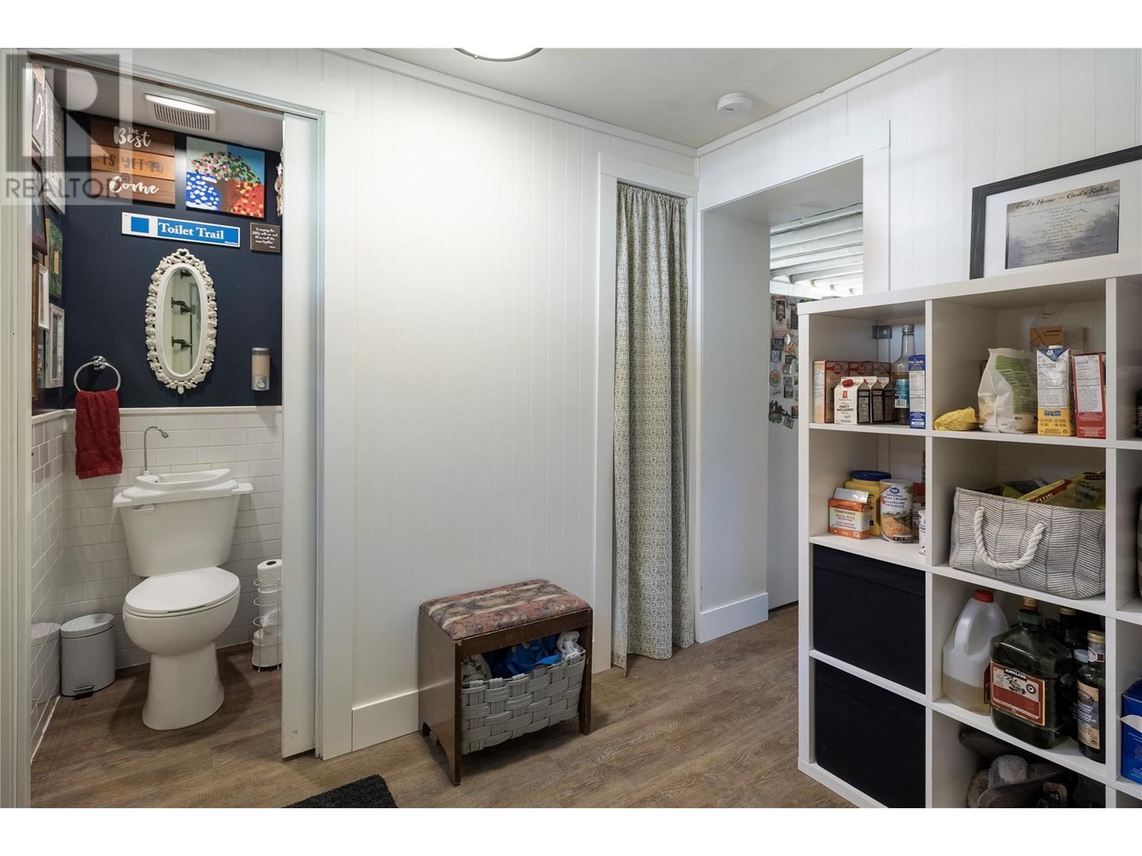 6740 Highway 97A Highway, Grindrod, BC - Indoor Photo Showing Bathroom