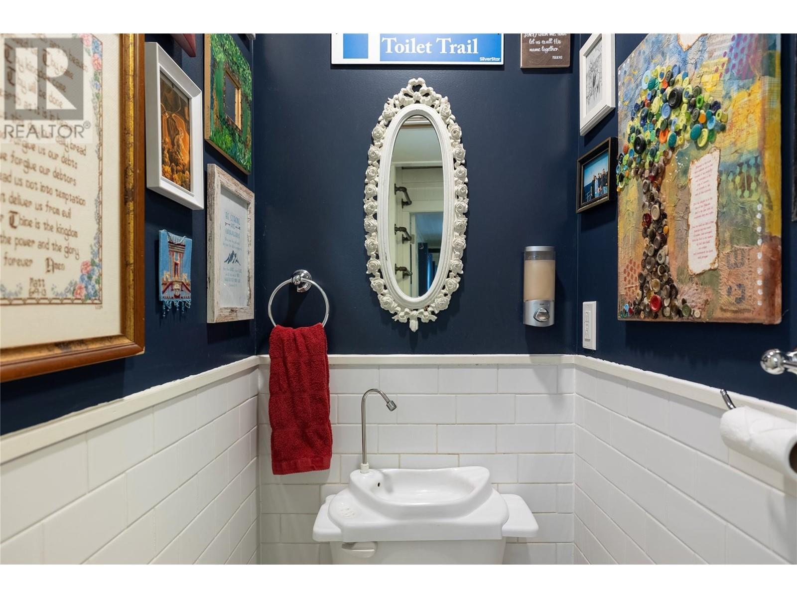 6740 Highway 97A Highway, Grindrod, BC - Indoor Photo Showing Bathroom