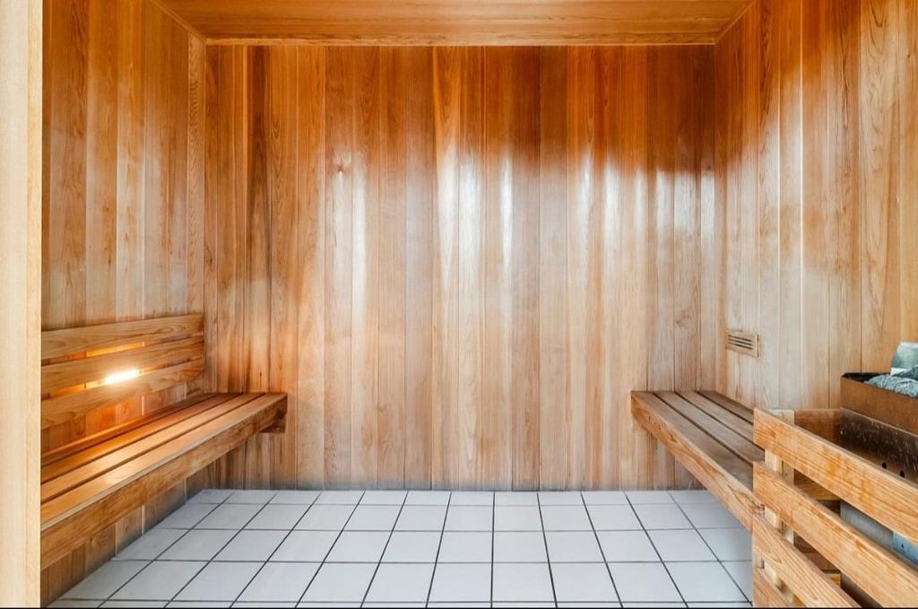 Sauna - 201-1170 Rue Montcalm, Montréal (Ville-Marie), QC - Indoor Photo Showing Other Room