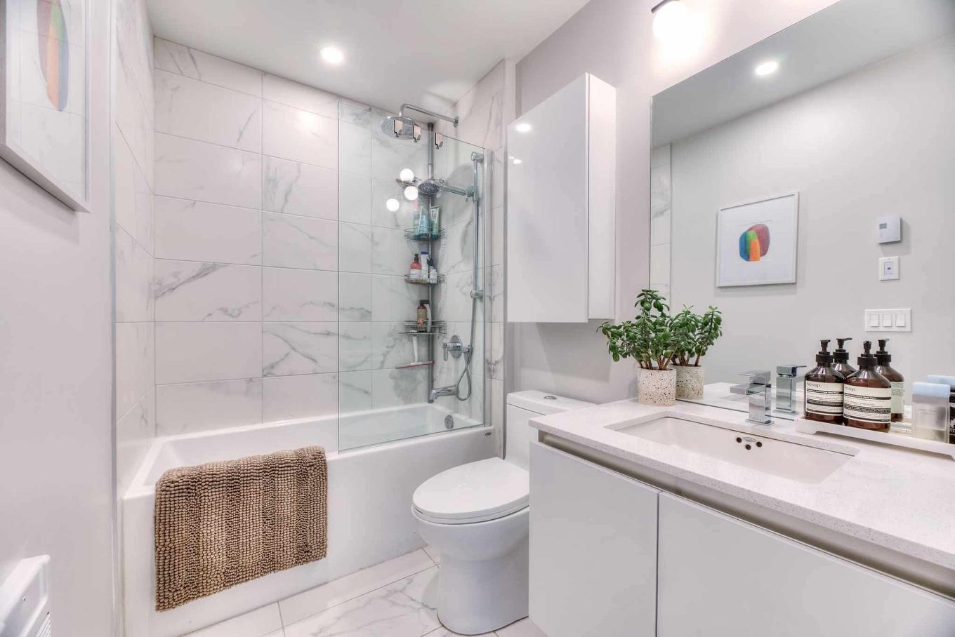 Salle de bains attenante à la CCP - 201-1170 Rue Montcalm, Montréal (Ville-Marie), QC - Indoor Photo Showing Bathroom