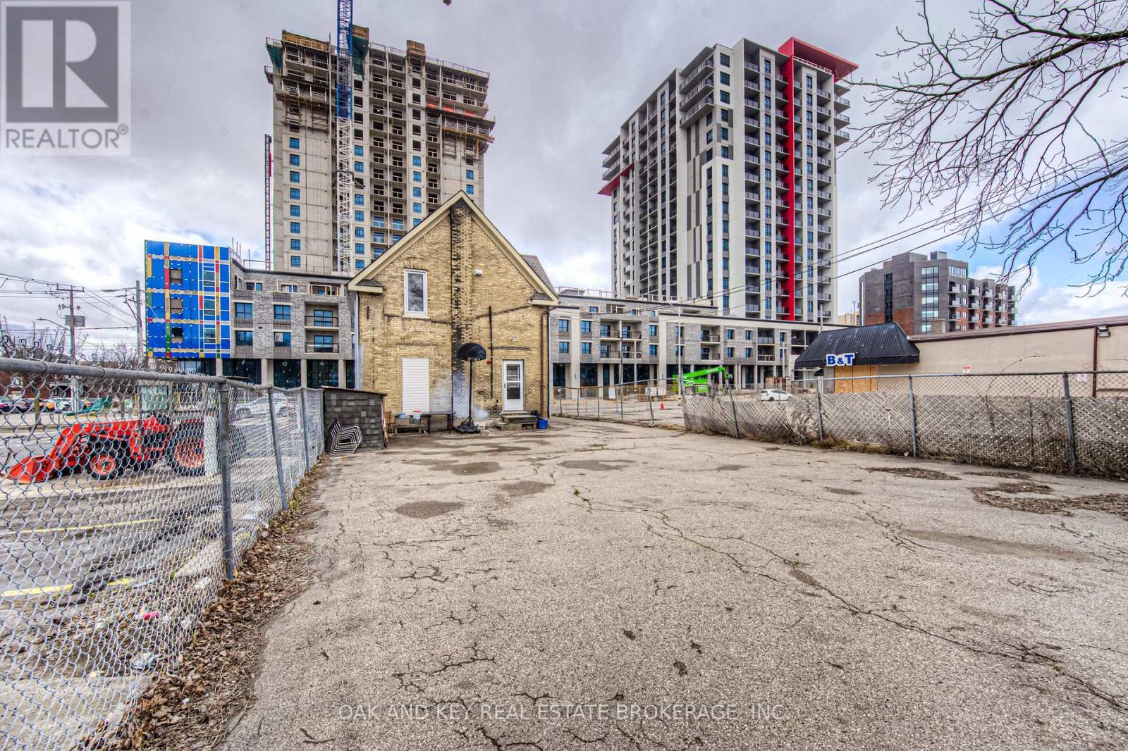 496 King Street E, Kitchener, ON