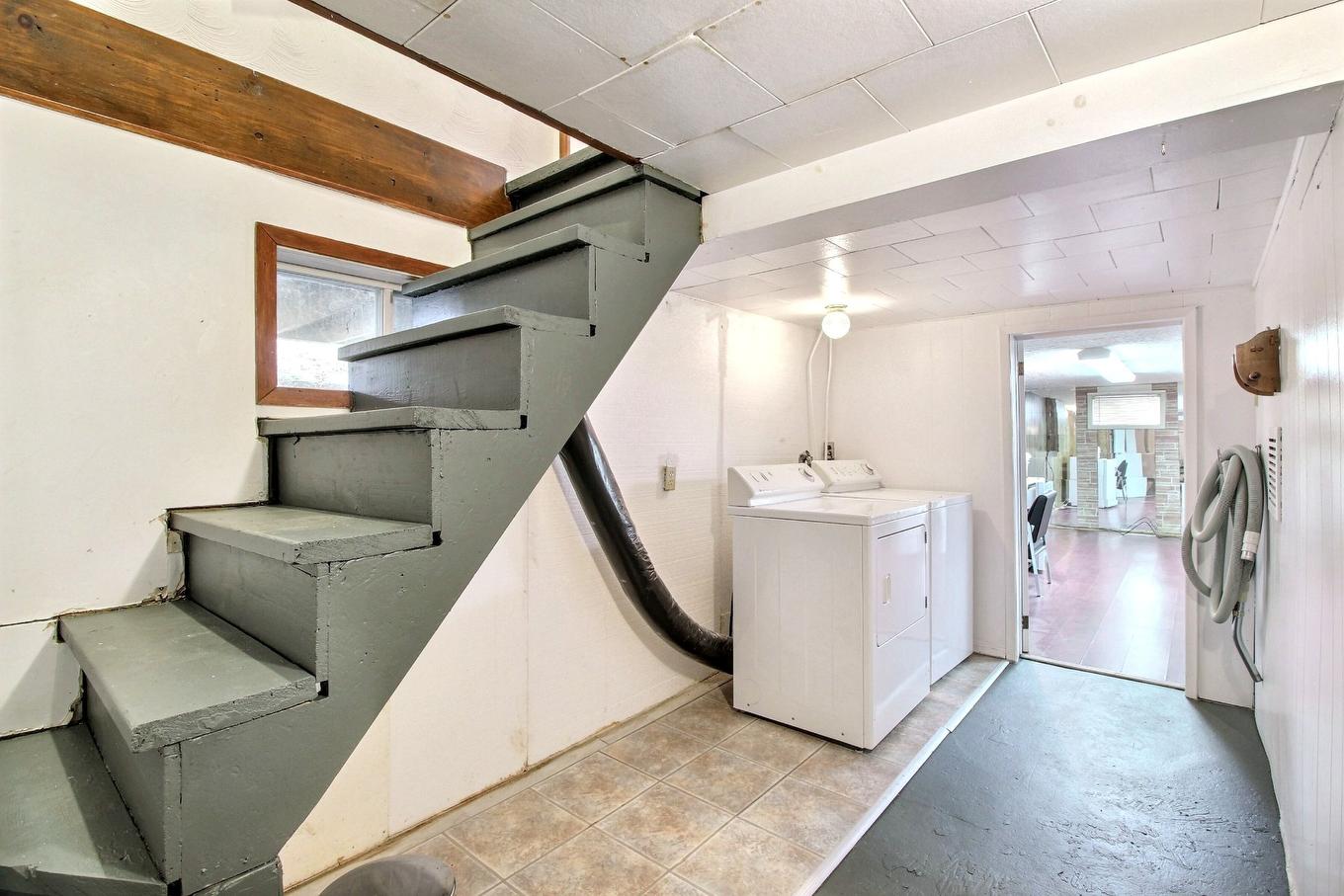 Staircase - 158 Rue Perreault O., Rouyn-Noranda, QC - Indoor Photo Showing Laundry Room