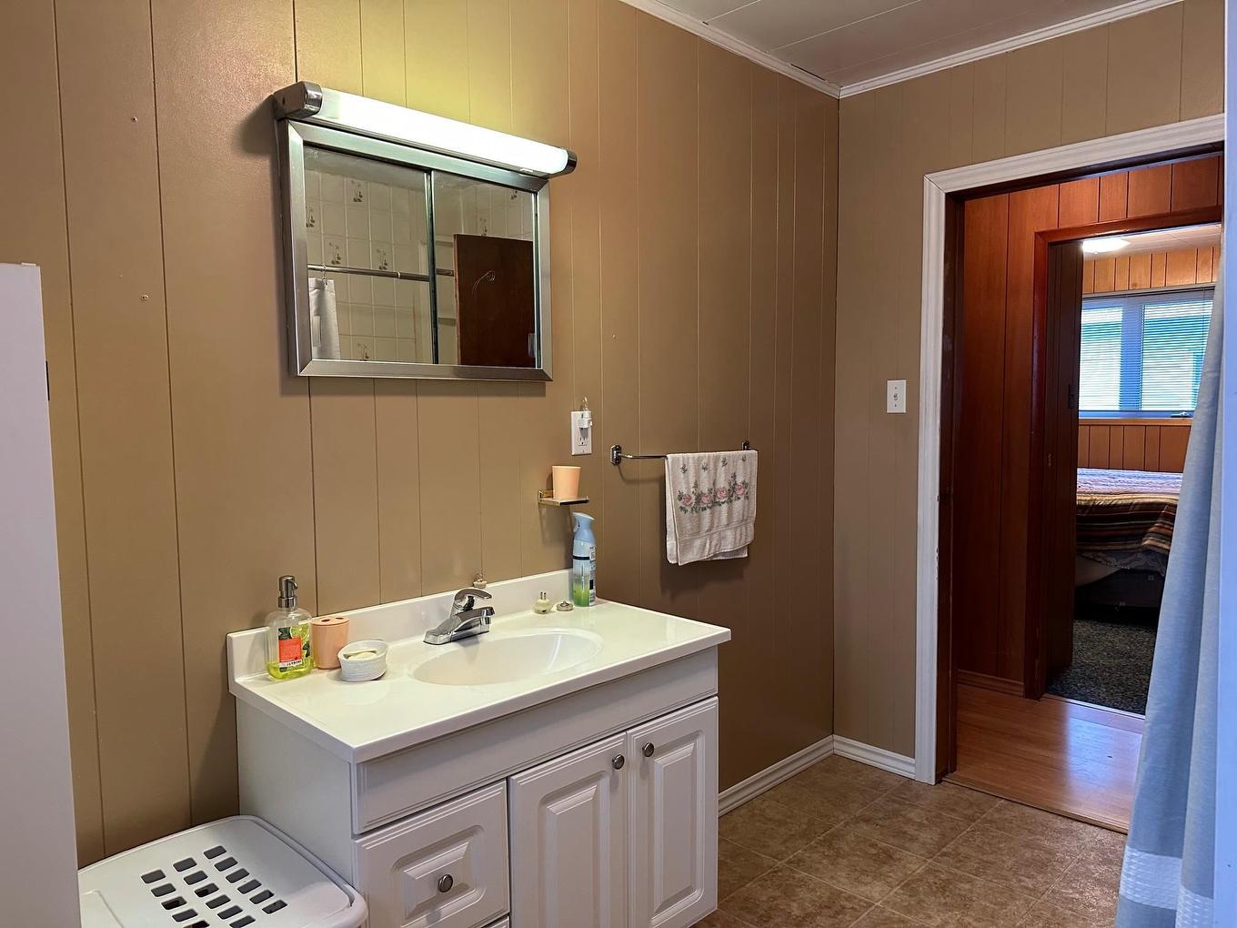 105 Columbia Street, Schreiber, ON - Indoor Photo Showing Bathroom