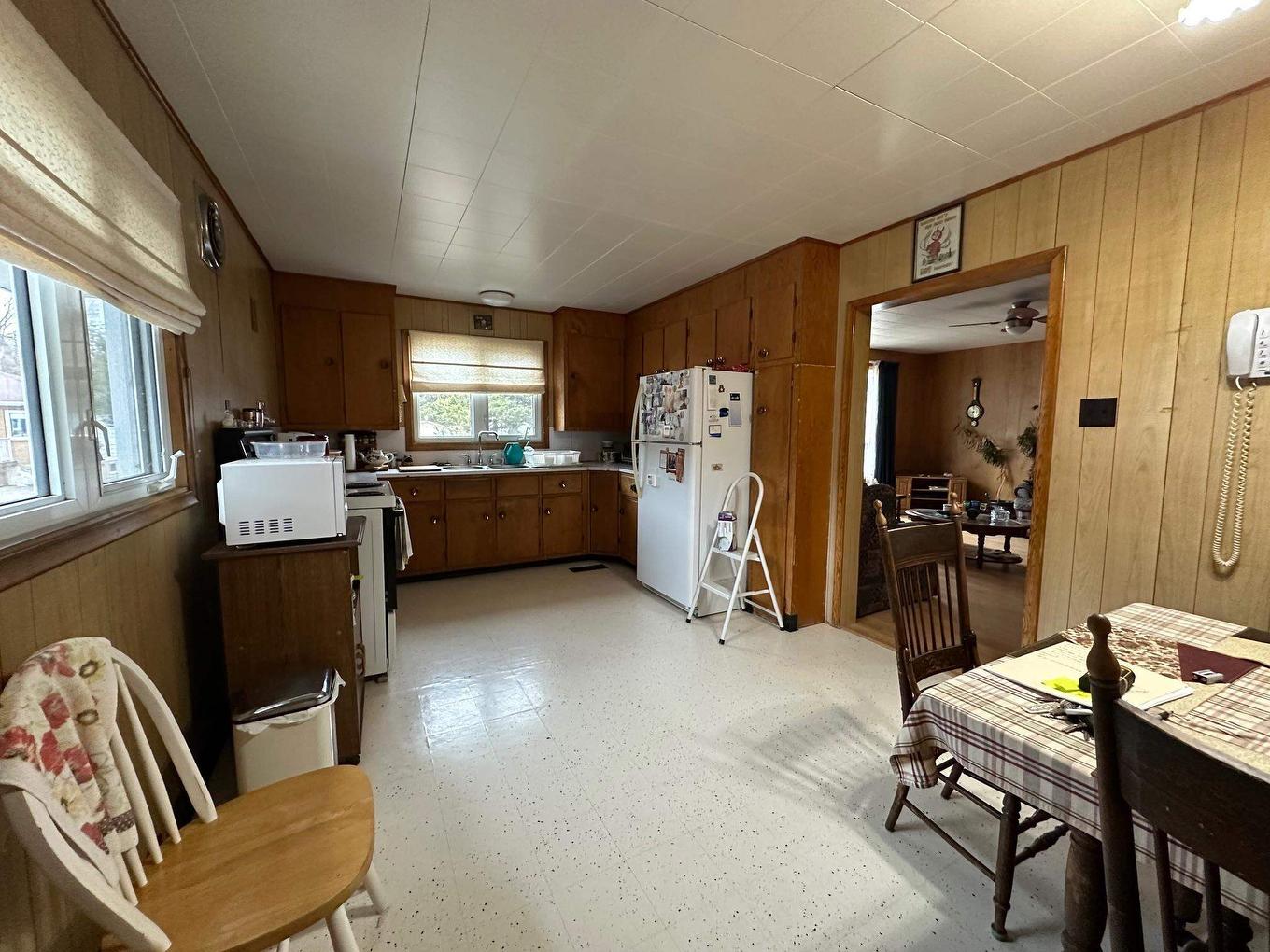 105 Columbia Street, Schreiber, ON - Indoor