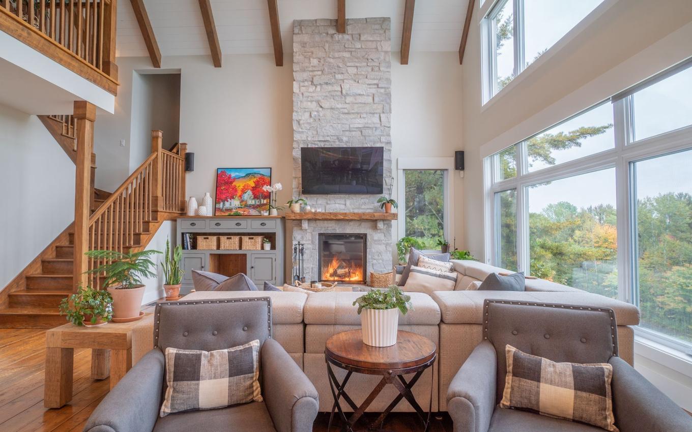 Living room - 5 Rue Champoux, Sainte-Béatrix, QC - Indoor Photo Showing Other Room With Fireplace