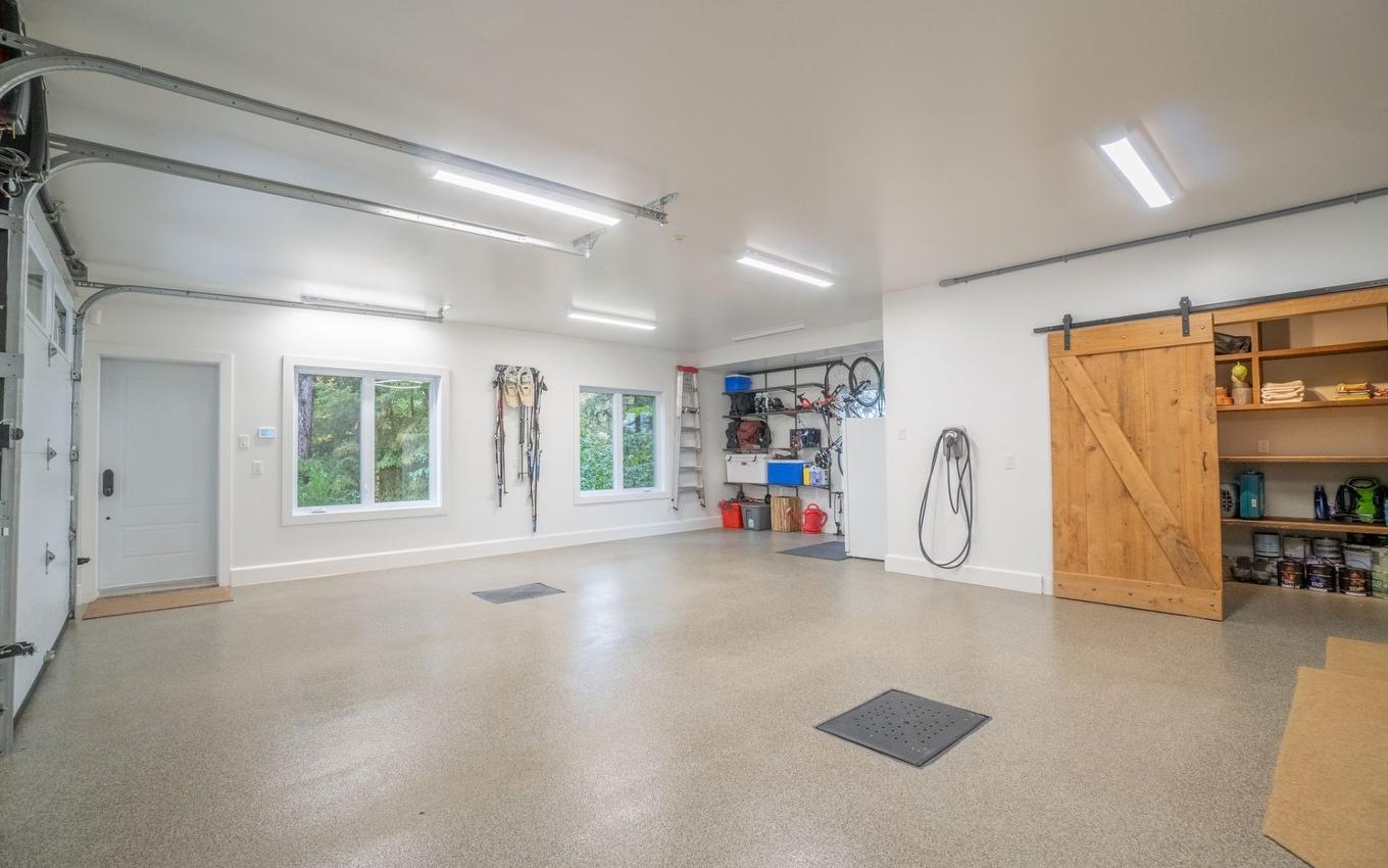 Garage - 5 Rue Champoux, Sainte-Béatrix, QC - Indoor Photo Showing Garage