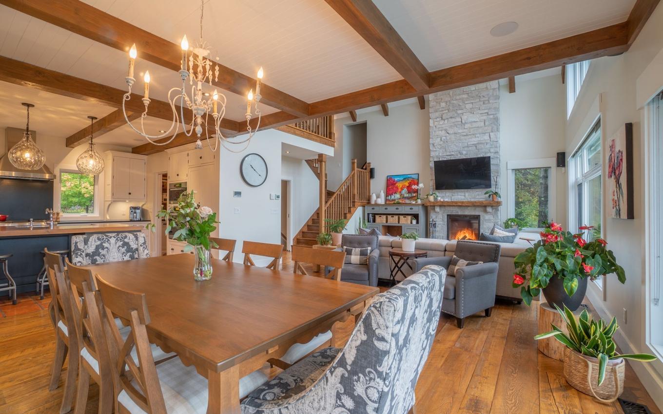 Dining room - 5 Rue Champoux, Sainte-Béatrix, QC - Indoor Photo Showing Dining Room With Fireplace