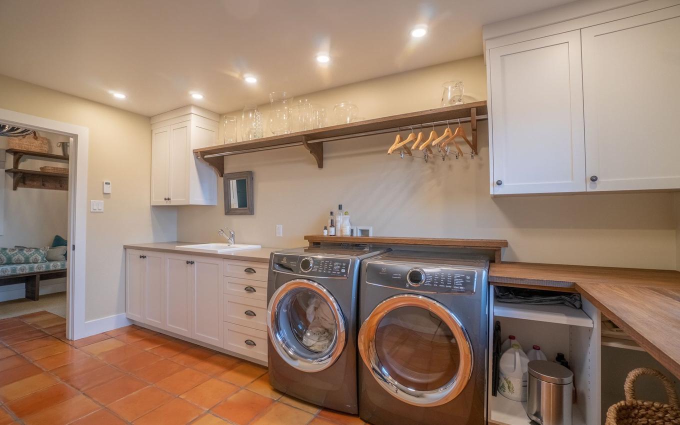 Laundry room - 5 Rue Champoux, Sainte-Béatrix, QC - Indoor Photo Showing Laundry Room