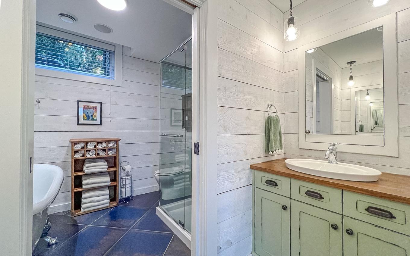 Bathroom - 5 Rue Champoux, Sainte-Béatrix, QC - Indoor Photo Showing Bathroom