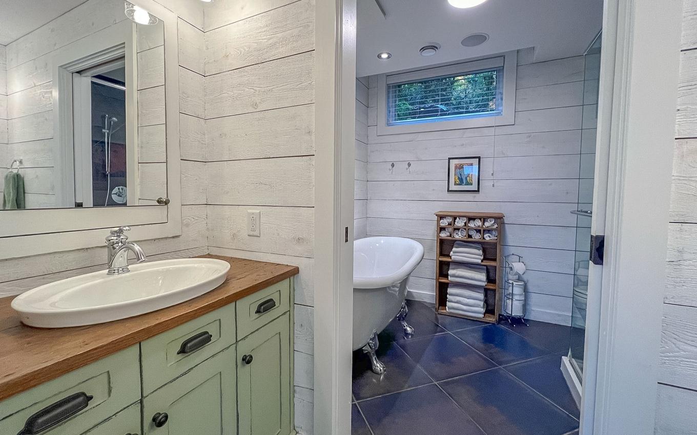 Bathroom - 5 Rue Champoux, Sainte-Béatrix, QC - Indoor Photo Showing Bathroom