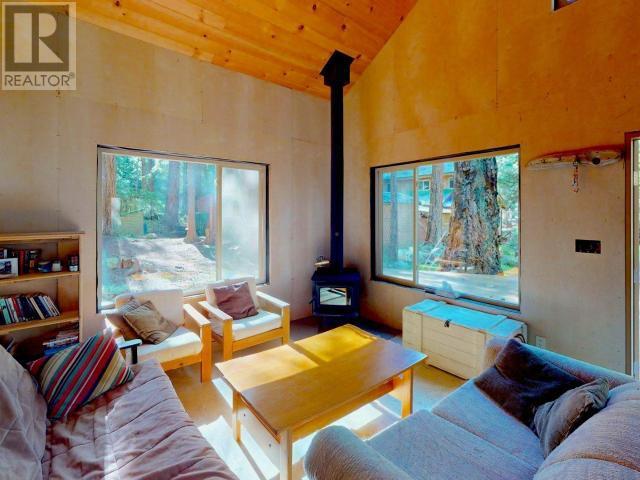 1157 Tennyson Rd, Savary Island, BC - Indoor Photo Showing Living Room