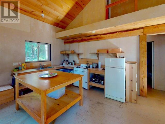 1157 Tennyson Rd, Savary Island, BC - Indoor Photo Showing Kitchen With Double Sink