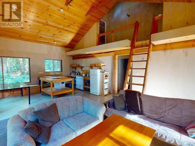 1157 Tennyson Rd, Savary Island, BC - Indoor Photo Showing Living Room