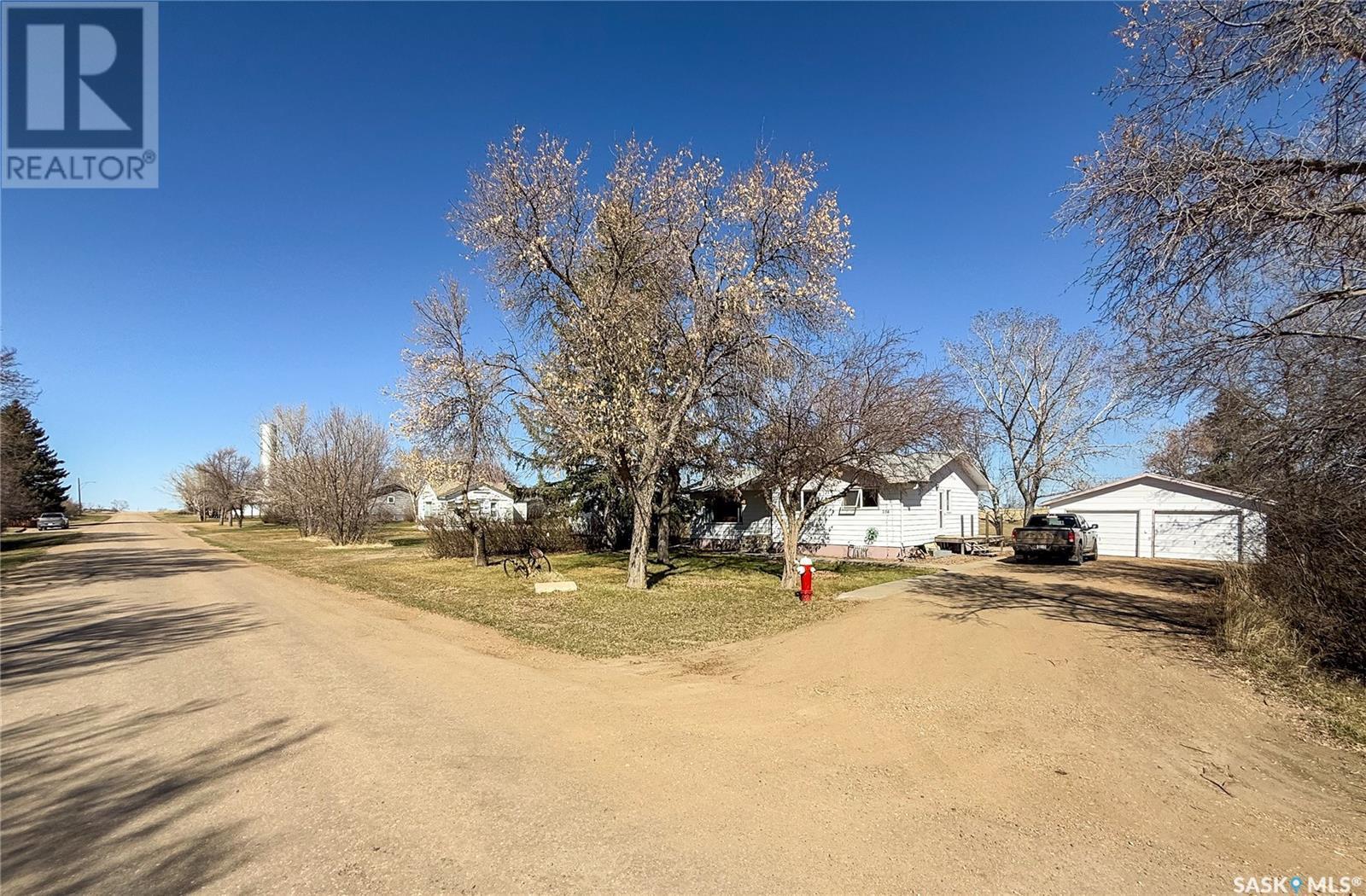 208 1St Street E, Climax, SK - Outdoor