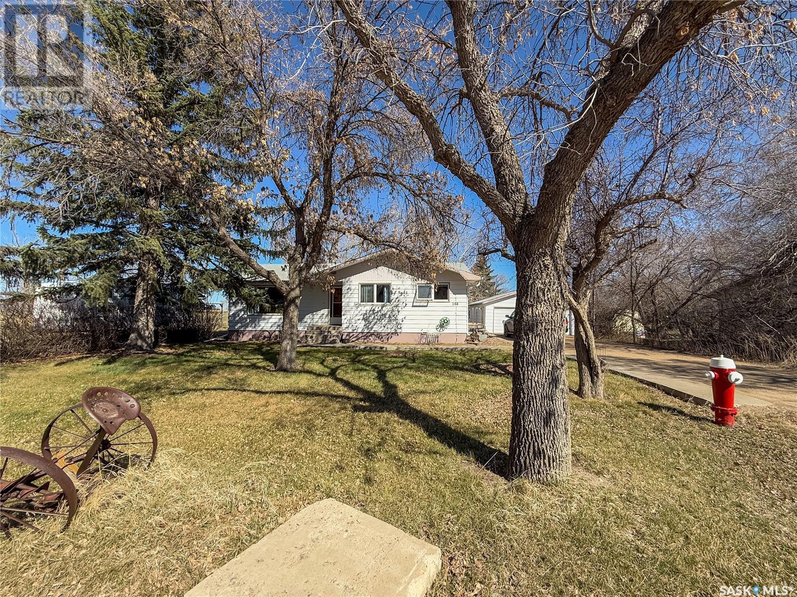 208 1St Street E, Climax, SK - Outdoor