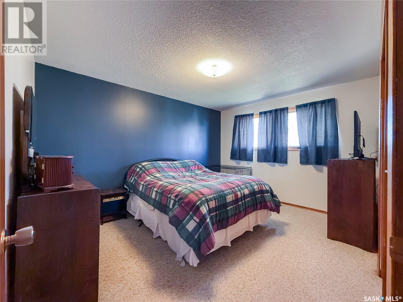 208 1St Street E, Climax, SK - Indoor Photo Showing Bedroom