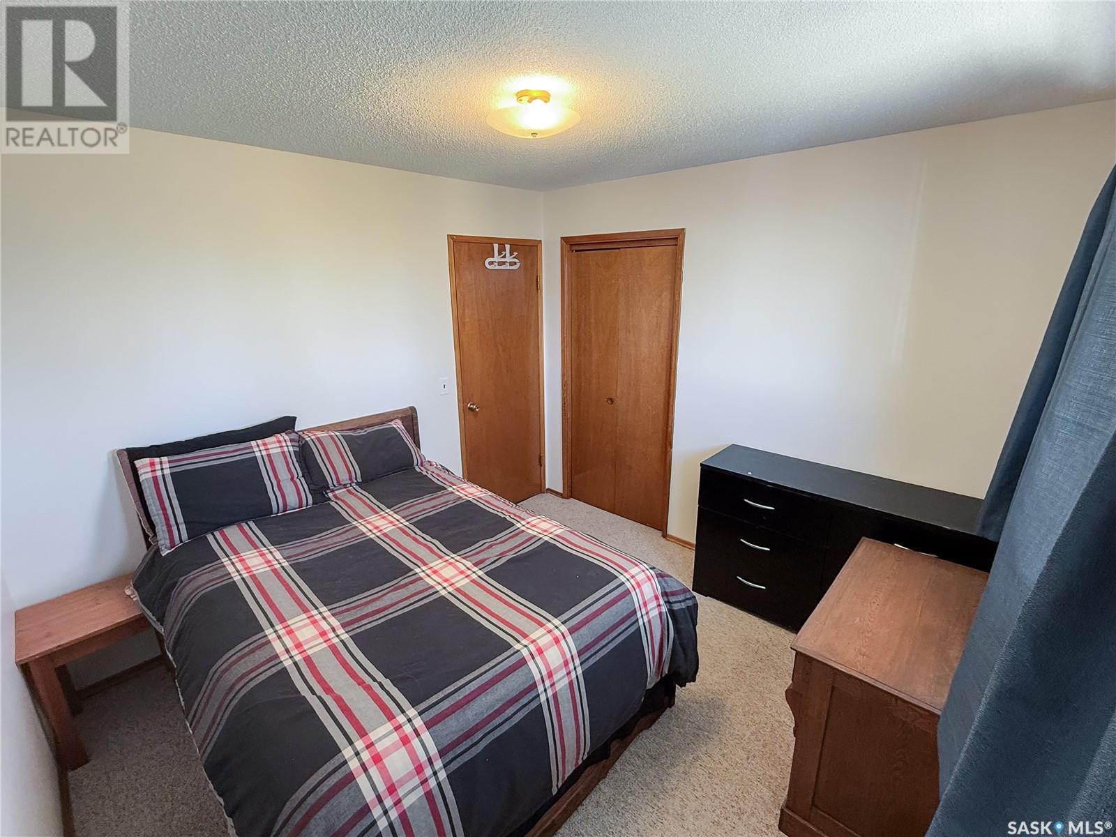 208 1St Street E, Climax, SK - Indoor Photo Showing Bedroom